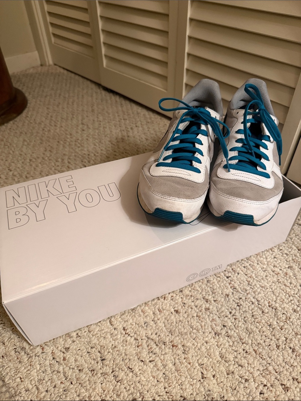 Nike White and Teal Low-Top Sneakers